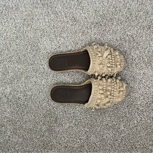BILLABONG beige pommy flat mule sandals